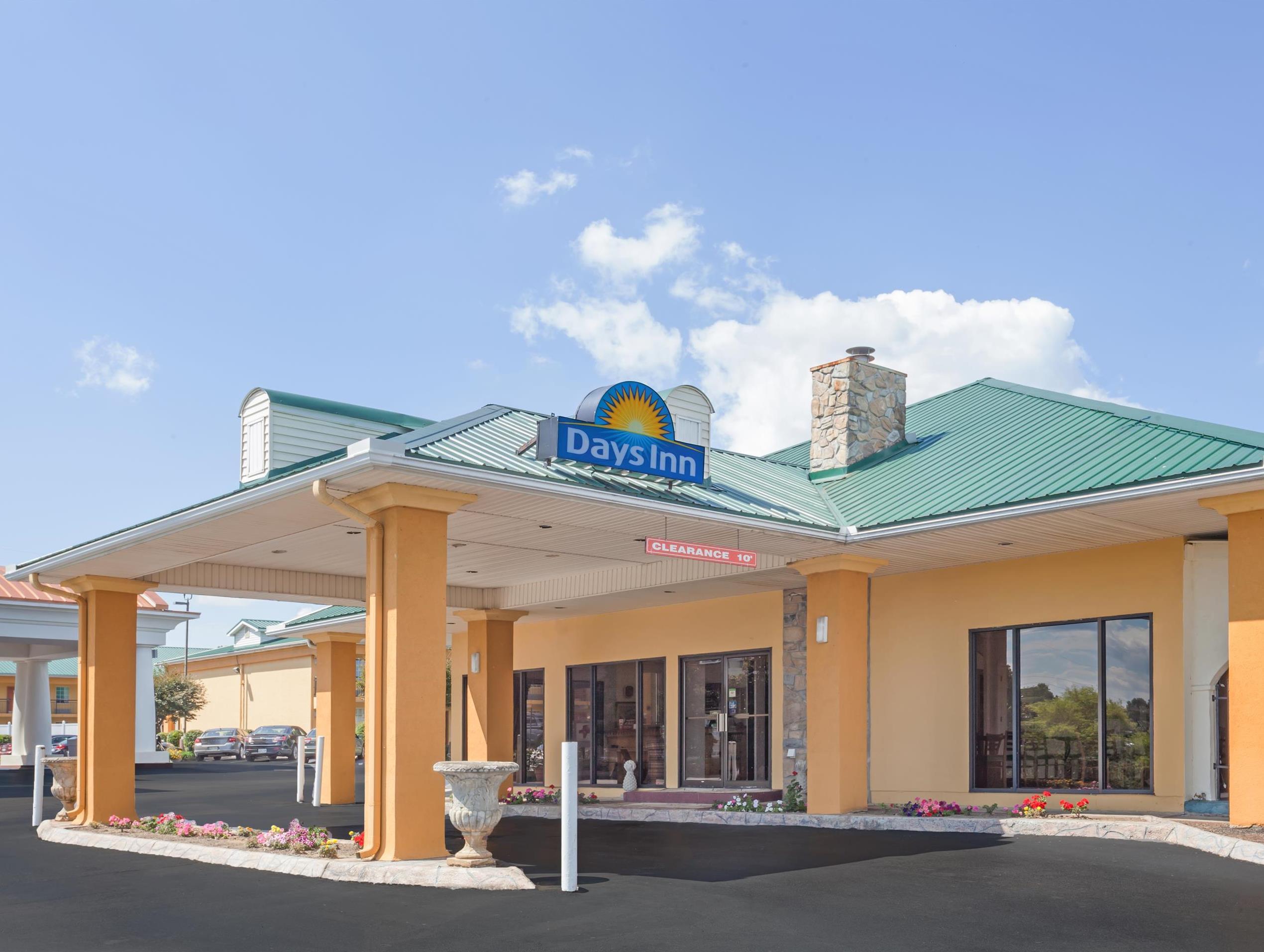 Days Inn By Wyndham Lenoir City Exterior photo