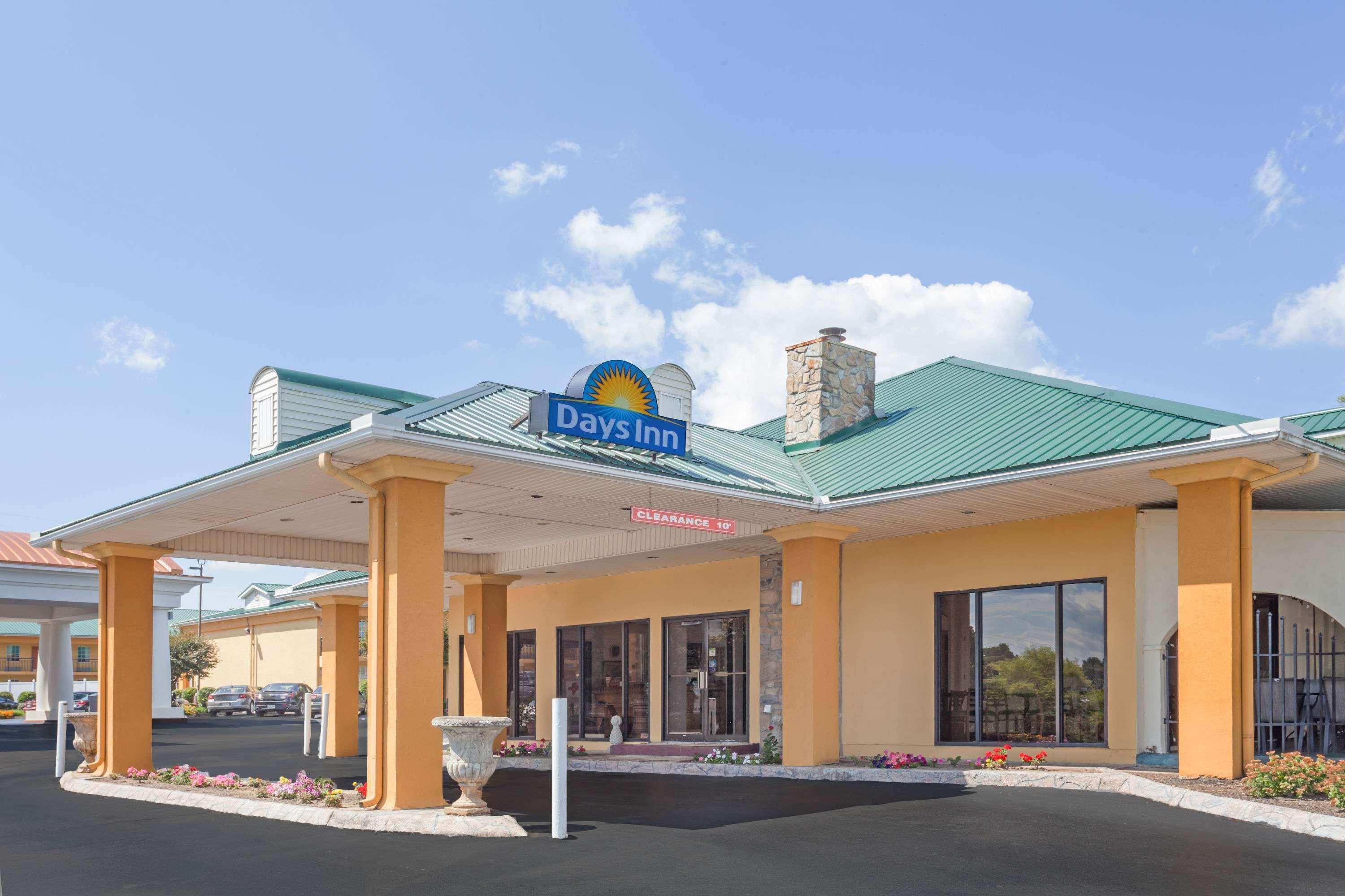 Days Inn By Wyndham Lenoir City Exterior photo